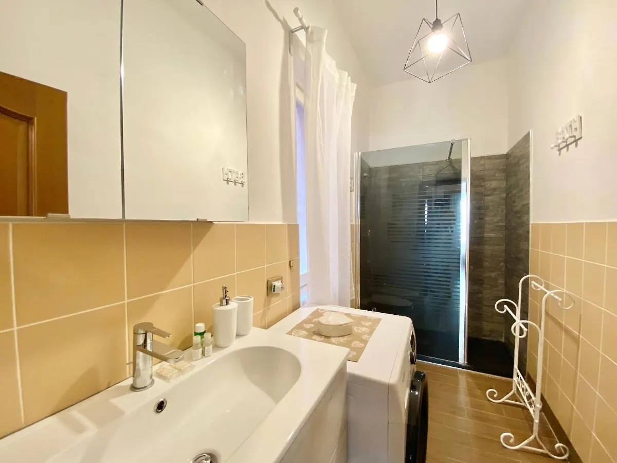 Casaviva - Lovely Bilo In Ancient Genoa Apartment 0*,